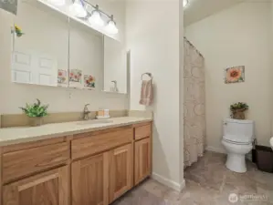 Upstairs full guest bath.