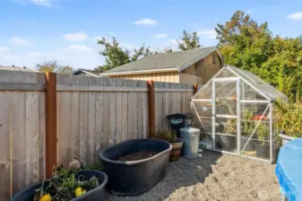 garden space  & greenhouse
