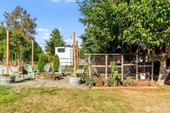 garden, fire pit & chicken coop