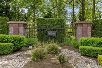 Park Avenue Location With Abundant Walking Trails