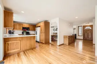 INFORMAL DINING AREA WITH OPEN FLOOR PLAN THAT FLOWS EASILY INTO THE FAMILY ROOM.