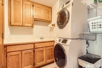 CONVENIENT UTILITY ROOM W/ SINK. COMES WITH ALL THE APPLIANCES.