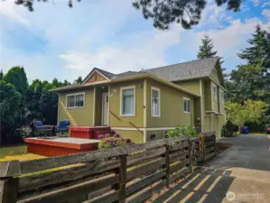 Duplex with 2-bedroom units in La Conner!