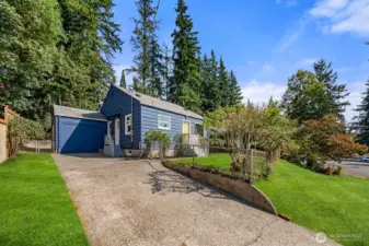 Good view of the driveway!  (virtual staging)