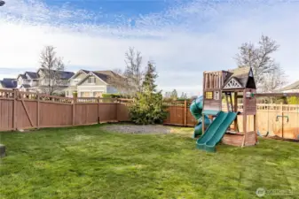 Fully-fenced yard with playset that stays!