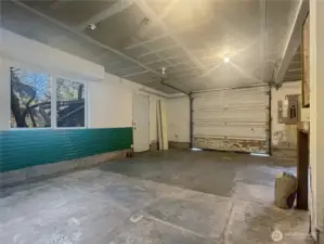 Extra large garage one car space