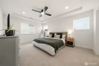 Primary bedroom. En suite. Ceiling fan. Coiffed ceiling.