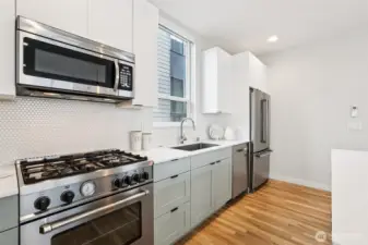 Chefs will delight in the stainless steel appliances from KitchenAid & Bosch and sparkling quartz counters.