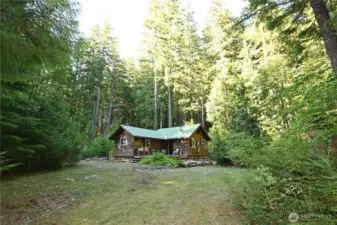 Private & surrounded by forests. Enjoy views of the river from your deck.