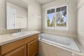 5 ,piece bathroom off primary bedroom