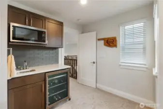 ~Bonus Room Sink, Fridge and Microwave~