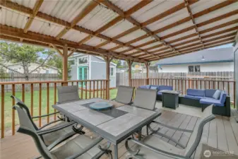 Covered deck, perfect for all-weather entertaining