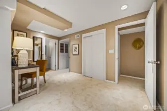 Flex room on the lower level with bathroom. Great for office, exercise room, hobby room...?