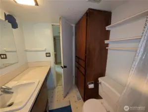 Main Bathroom. #2111 5th St SW, Puyllup, WA 98371