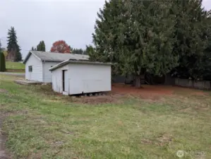 1/4 acre lot. large storage shed. #2111 5th St SW, Puyllup, WA 98371