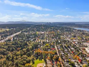 Walking and biking distance to Lake Washington and downtown Kirkland