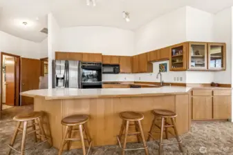 Penisula offers extra seating off the kitchen