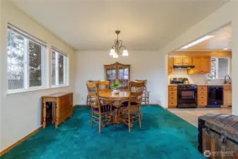 Open Dining & Eat-in Kitchen