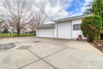 Detached garage & Shop