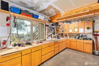 Inside the 3-car garage is the fabulous shop with water and mountain views. Sweeeet!