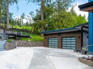 Garage space!  Open and bright garage with ample space for your projects, kayaks and bikes