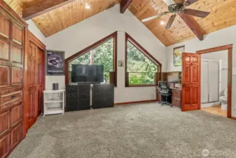 Loft w/Murphy Bed.