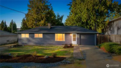 Classic mid-century modern rambler in the coveted Maplewood neighborhood.