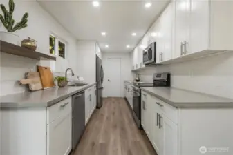 Brilliant remodeled kitchen with new quartz countertops, cabinetry and appliances.