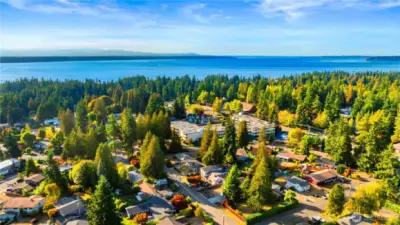 Located within the top-rated Edmonds School District with an easy commute and access to ammenities.