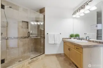 Primary Bathroom (3)