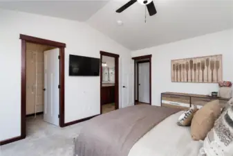 Walk in closet + access to upper level full bathroom access.