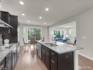 Kitchen with last island