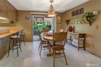 Kitchen Nook/Dining Space with Breakfast Bar on Kitchen Peninsula Counter