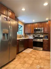 Stainless steel appliances all stay.