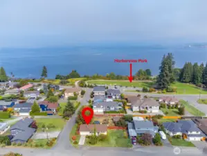 Just a short walk to Harborview Park.