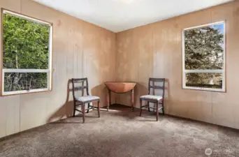 Guest bedroom.