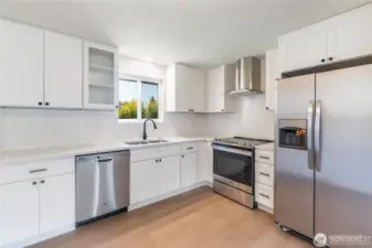 other units kitchen. same layout just reversed