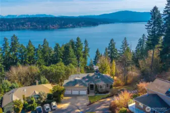 Sweeping Lake & mountain views on both levels