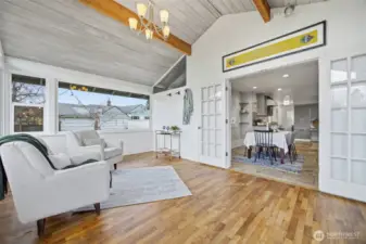 Another view of this fabulous sunroom that brings in so much light (and warmth) to the dining and kitchen areas.