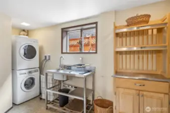 Lower Level Kitchenette with Laundry