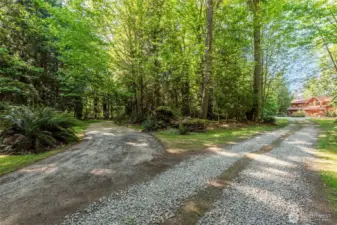 Left of driveway is road to beach.