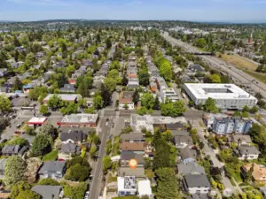 Aerial photo looking north. You can see Green Lake from this photo. Only minutes to the UW, downtown, Amazon & 520. Walking distance to shopping, cafes, restaurants, etc. 89 Walk score and 82 bike score!. Only minutes to the UW, downtown, Amazon & 520. Walking distance to shopping, cafes, restaurants, etc.