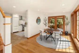Effortless transitions between living spaces in this well-designed home. There are multiple spaces to create dining experiences ... eat-in kitchen, formal dining room and/or the screened in deck.