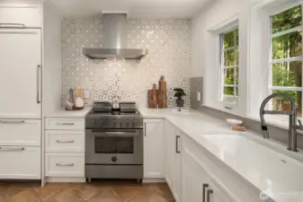 This kitchen is beautiful and functional with a perfect blend of aesthetics and practicality.