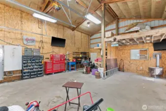 Shop 720 sq ft