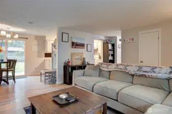 Living room/dining room