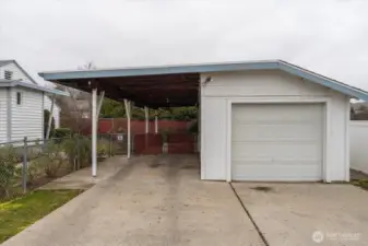 Extra deep garage and carport