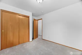 Second bedroom.