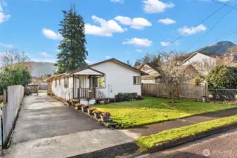 Long driveway for extra parking.