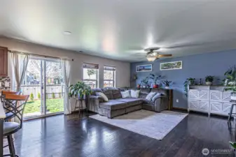 Room for a dining table here.